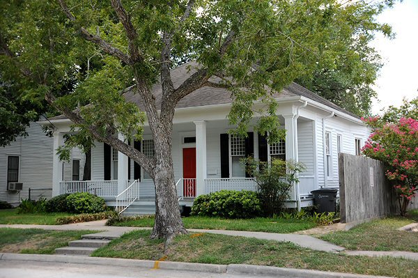 305 WILLIAM ST., VICTORIA, TEXAS